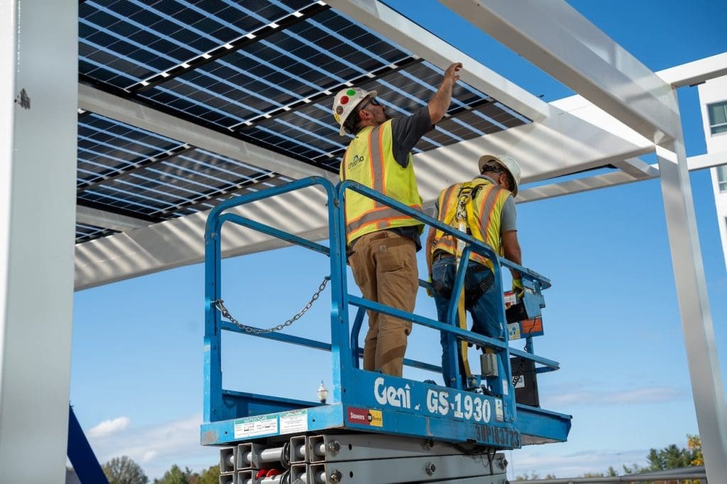 Website- SVC- Ops and Maint bkgrnd 3 Jessica Salvo-min This image is by Chroma Energy Group.