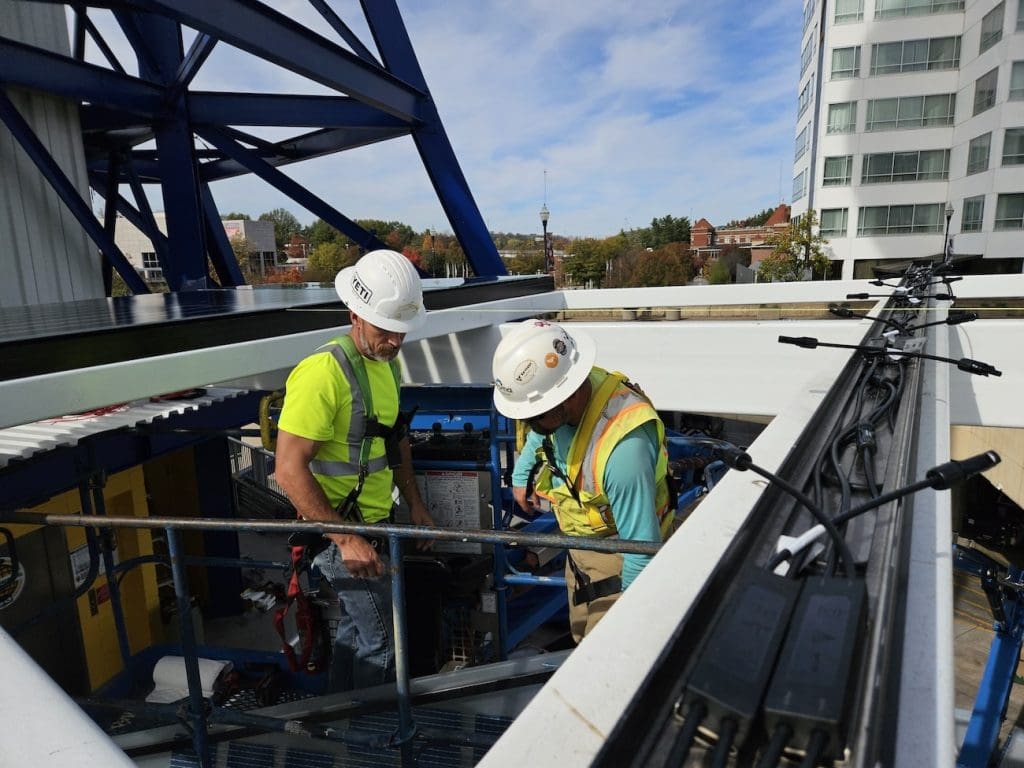 Website- SVC- ops and maint bkgrnd 5 Jessica Salvo-min This image is by Chroma Energy Group.